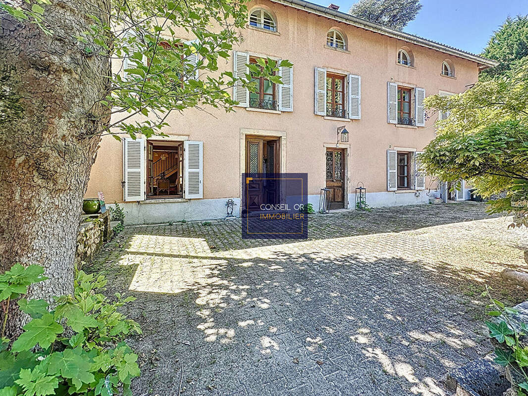 Maison à SAINT-GENIS-LAVAL