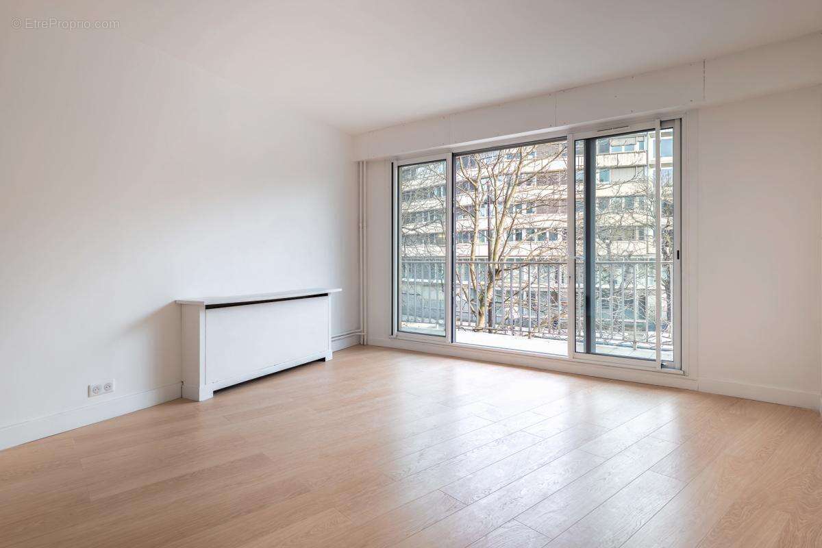 Appartement à PARIS-14E