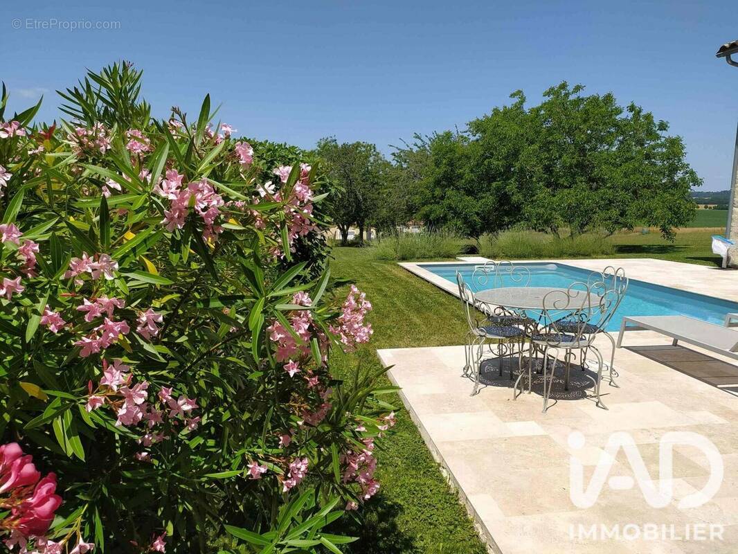 Photo 1 - Maison à VILLEBOIS-LAVALETTE