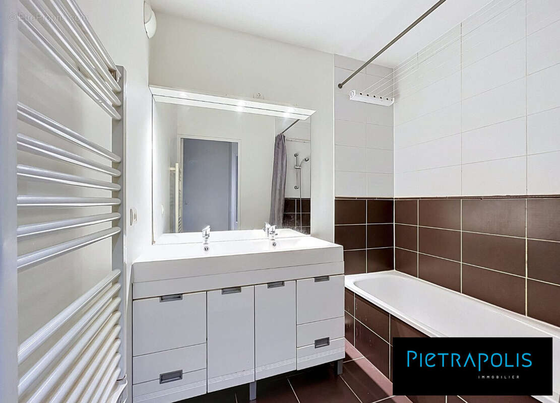 salle de bain - Appartement à VILLEURBANNE
