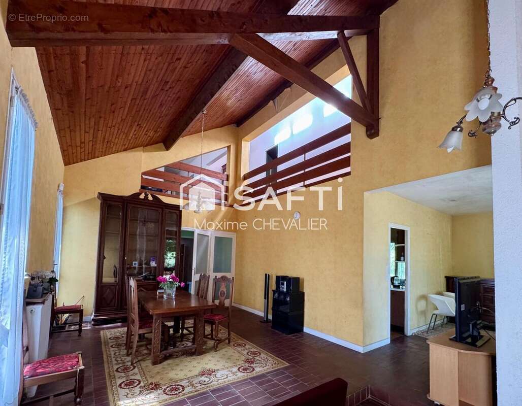 Maison 250 m² à Neuvy-Saint-Sepulchre  - photo 3