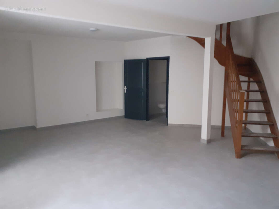 Appartement à SURY-LE-COMTAL