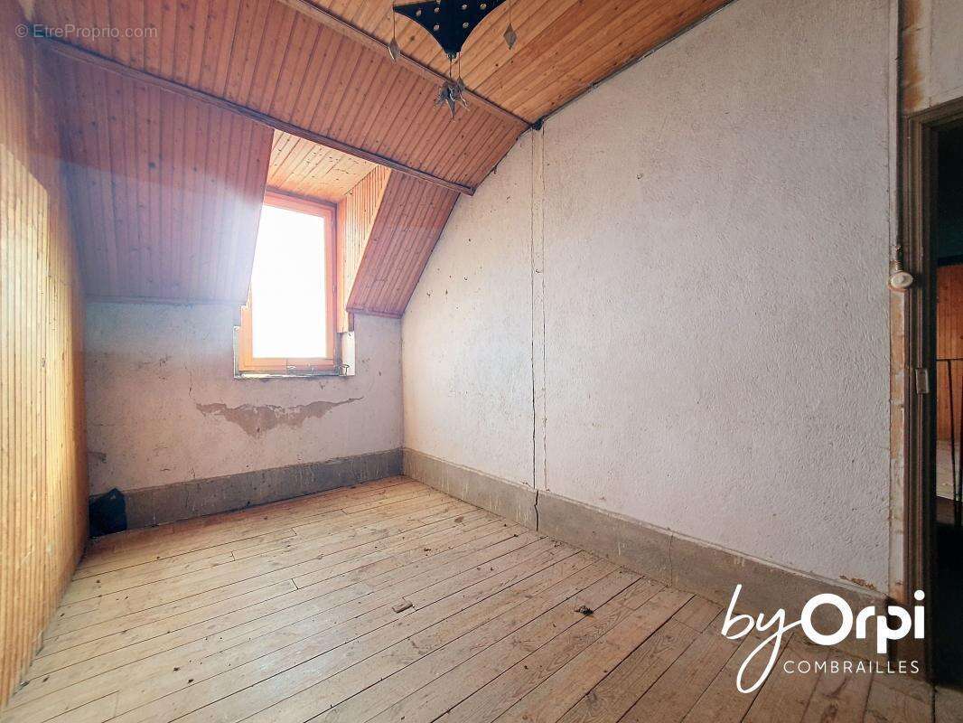 Maison à MONTEL-DE-GELAT