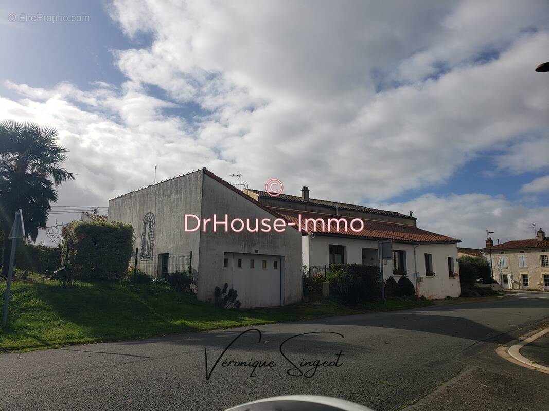 Maison à PUY-DE-SERRE