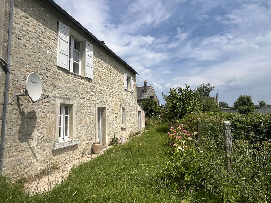 Maison 87 m² à Saint-Laurent-Sur-Mer  - photo 13