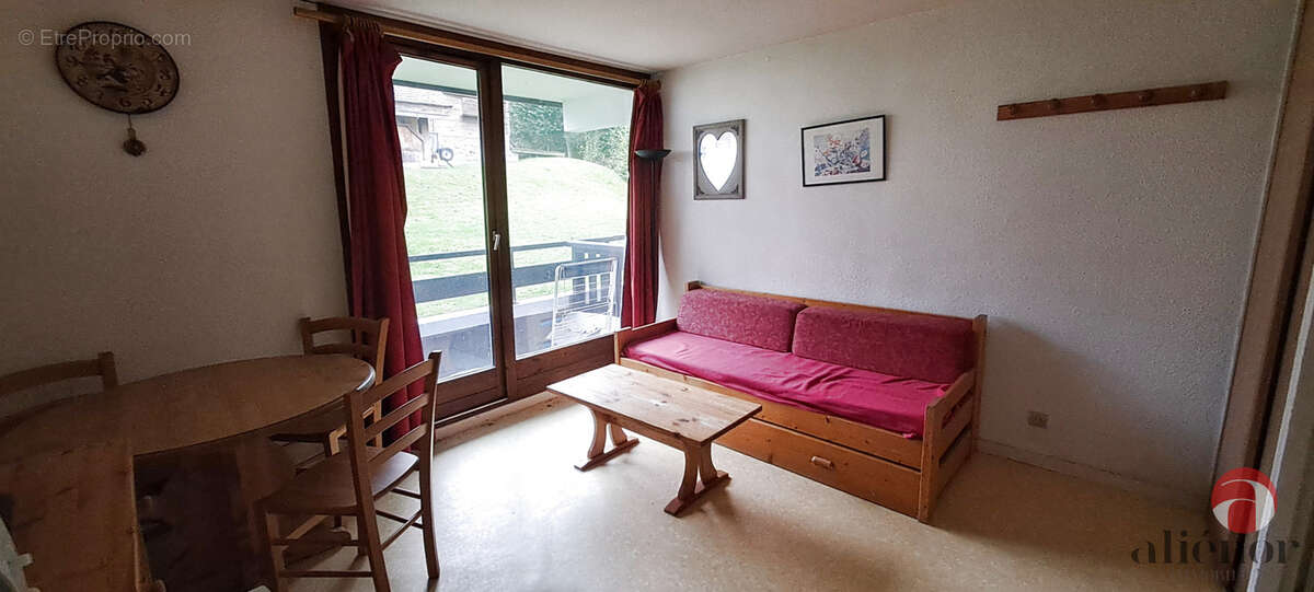 Appartement à MORILLON