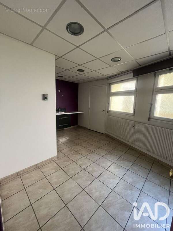 Commerce 73 m² à Saint-Claude  - photo 5