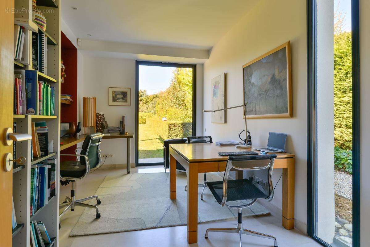 Elégance et prix rare pour cette superbe maison d'architecte ! - photo 16