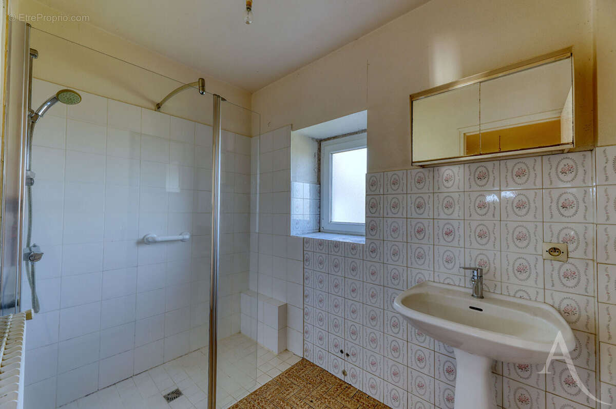 Maison à SAINT-ETIENNE-DU-BOIS