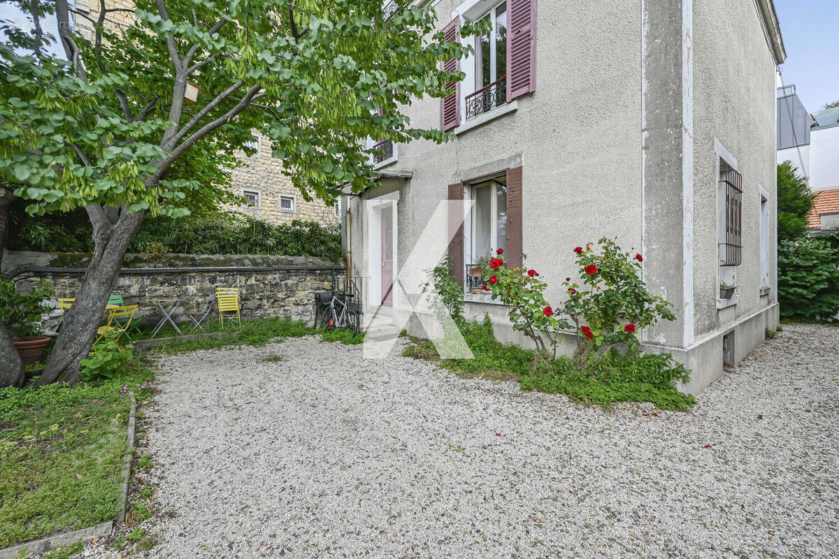 Maison - Appartement à ASNIERES-SUR-SEINE
