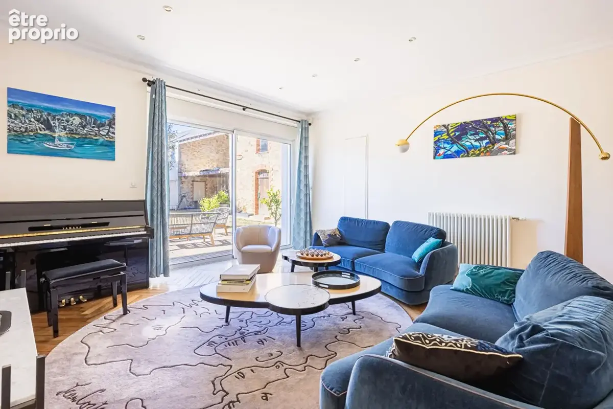 Demeure bourgeoise de la fin du XIX siècle au coeur de Nesmy  -330 m2 - 7 chambres - Piscine - Dépendances - photo 5