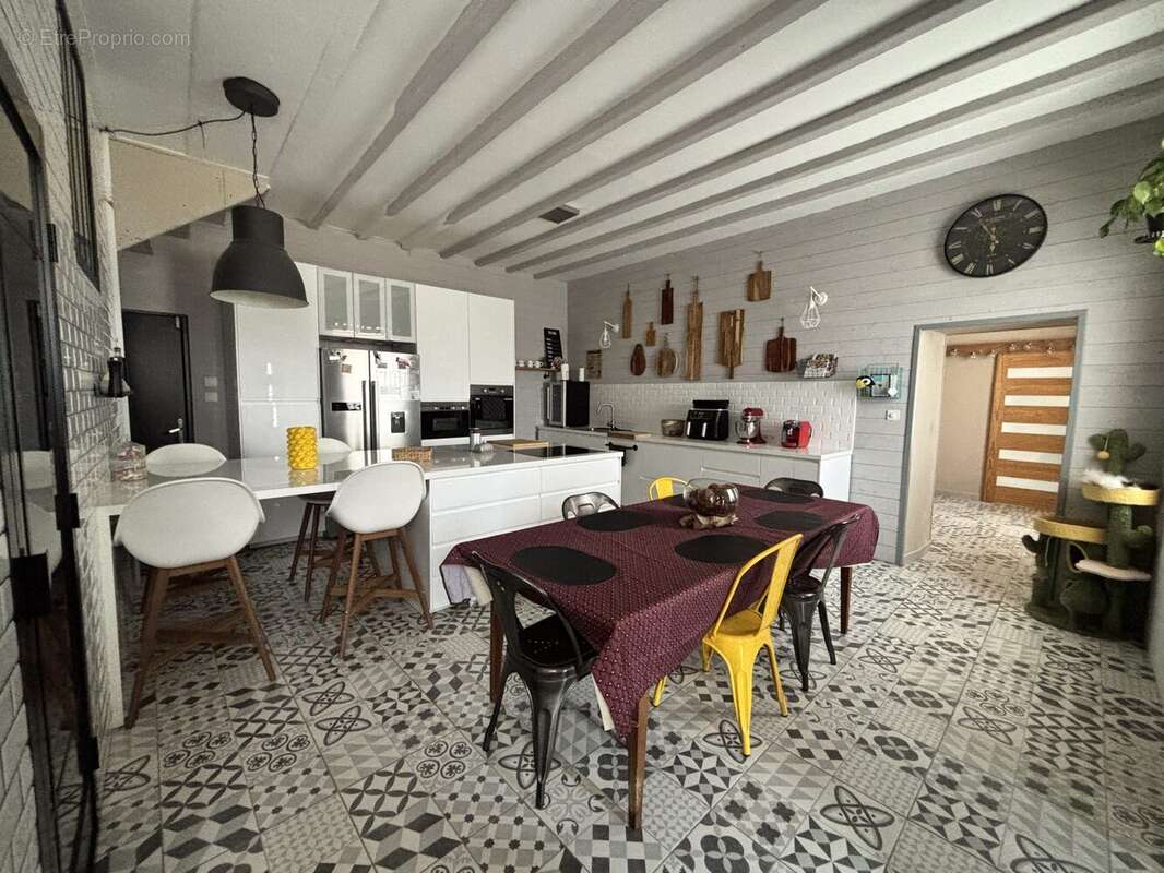 Maison 220 m² à Saint-Igny-De-Vers  - photo 7