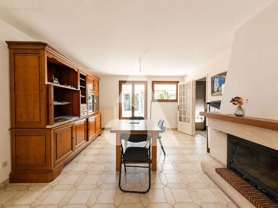 Maison 125 m² - rafraichissement a prévoir - 5 min gare - photo 4