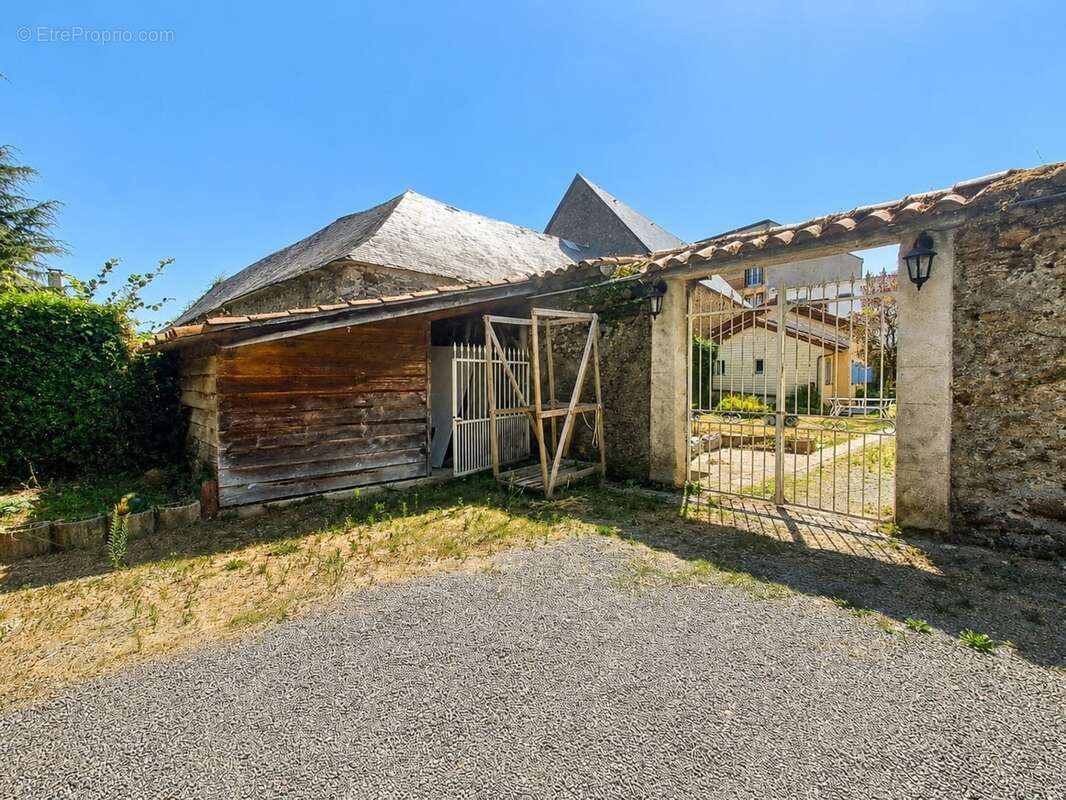 Demeure historique d'exception classée au patrimoine située aux portes des Pyrénées - photo 39
