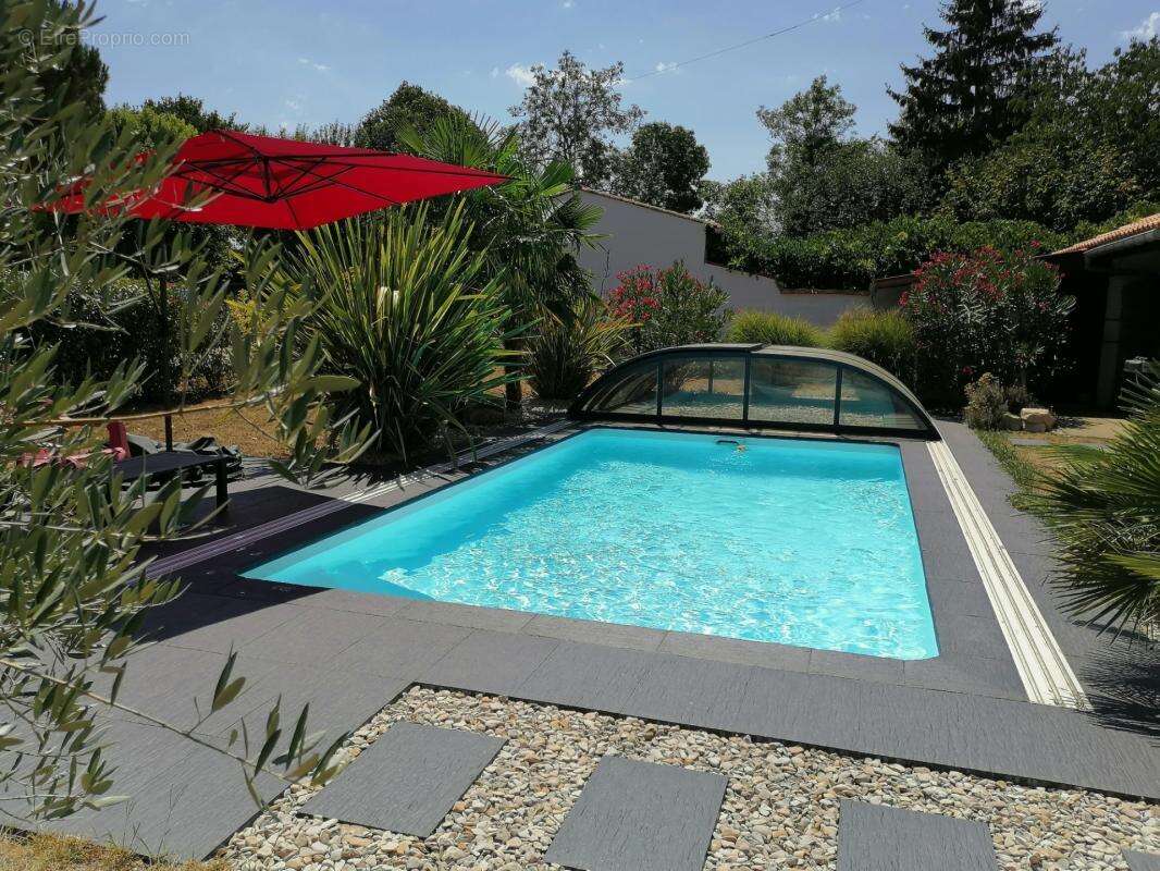 Maison familiale avec piscine – 177 m² habitables – Terrain paysagé de 1 139 m² – François - photo 10