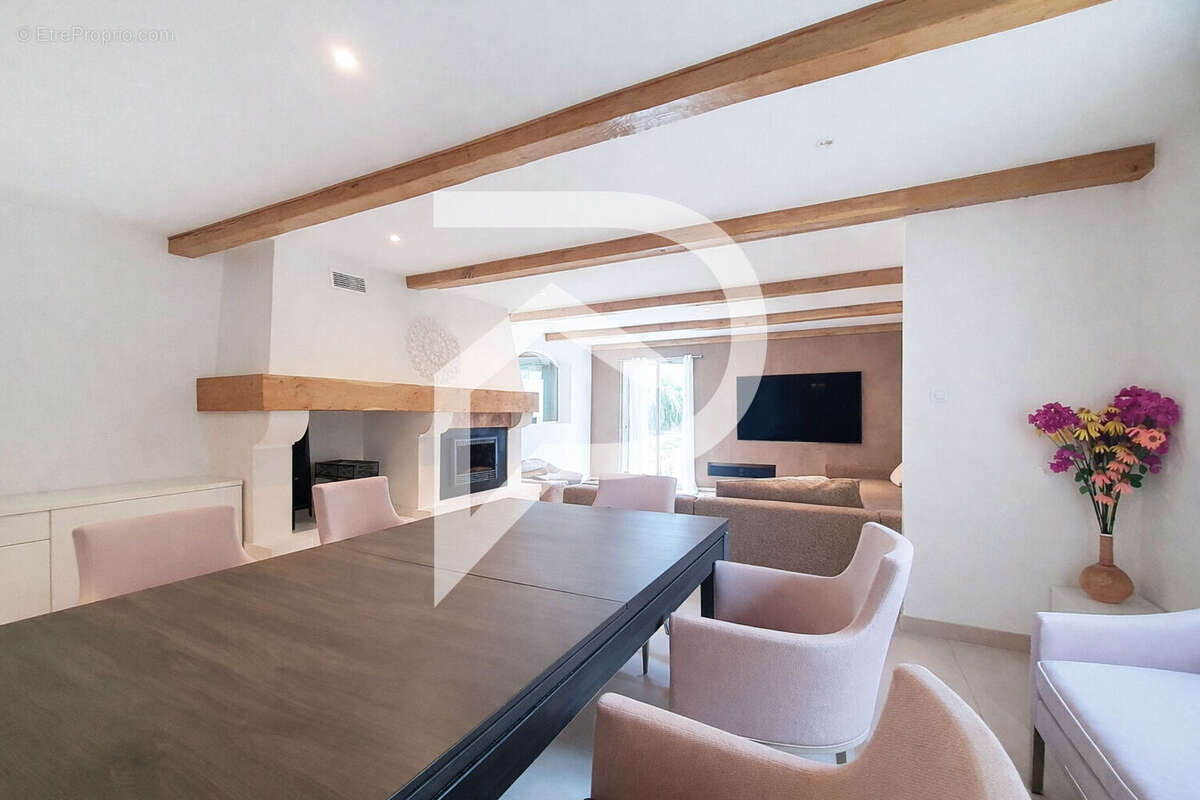 Maison à MONTELIMAR