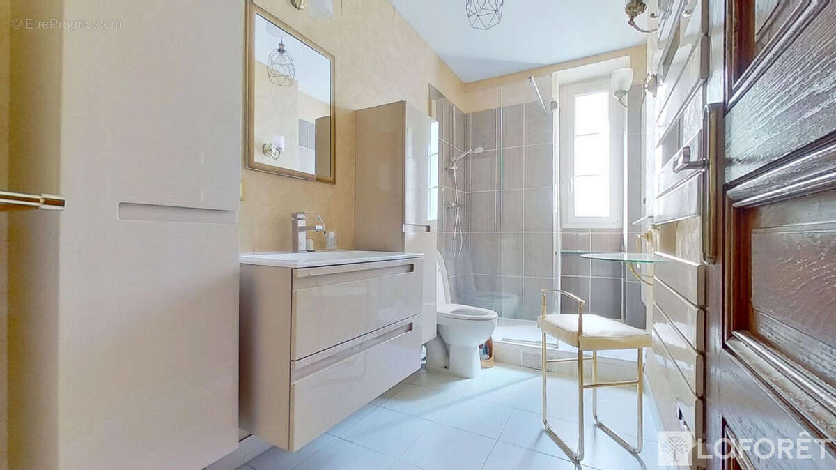 Appartement à PARIS-17E