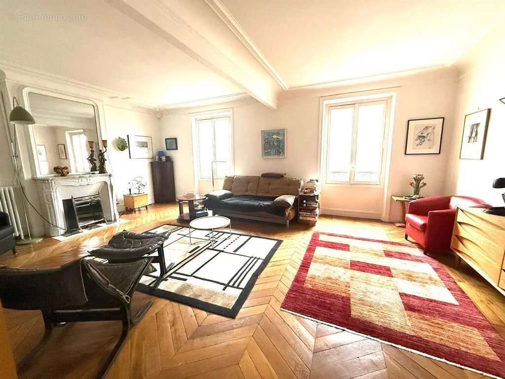 Appartement à PARIS-10E