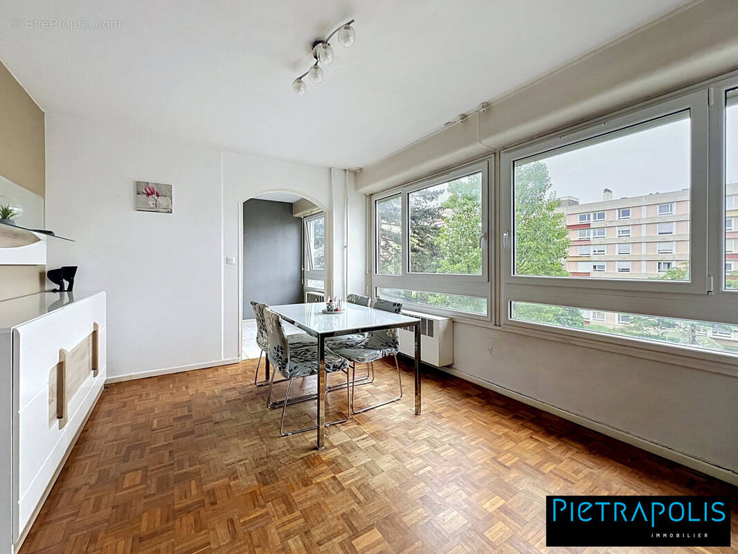 Appartement à OULLINS