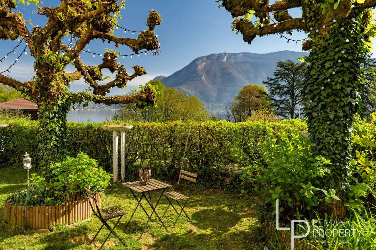 SEVRIER - Exceptionnel appartement face au lac d'Annecy - photo 2