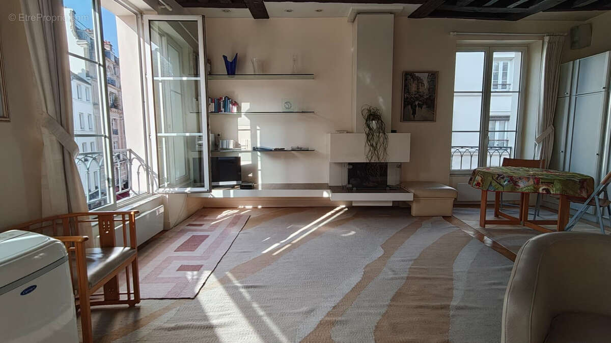 Appartement à PARIS-1E