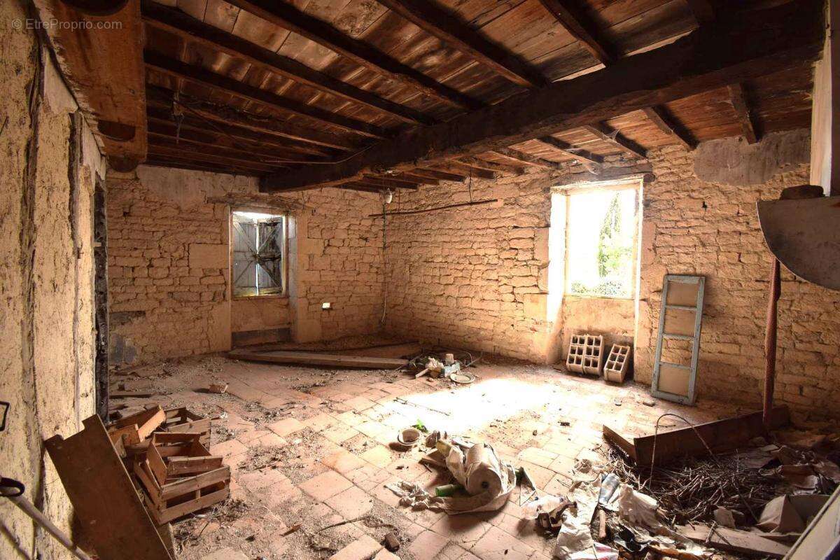 Maison à FRAUSSEILLES