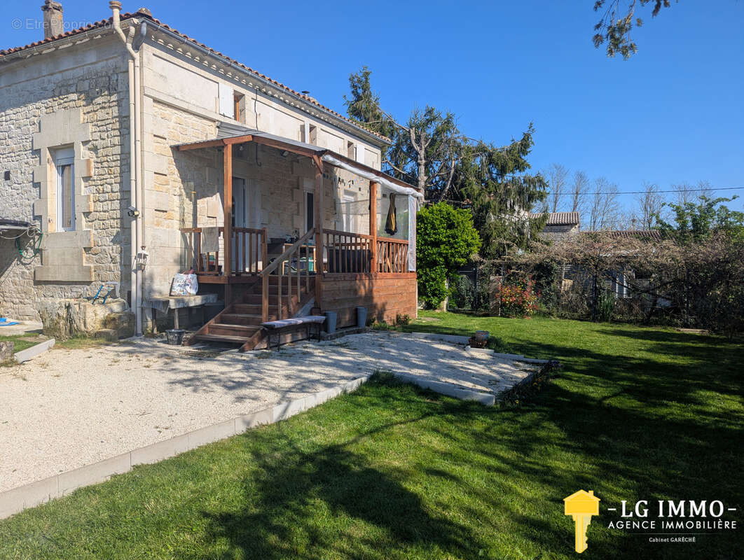 Charmante maison charentaise de 85 m2, 3 chambres, entierement renovee - photo 15