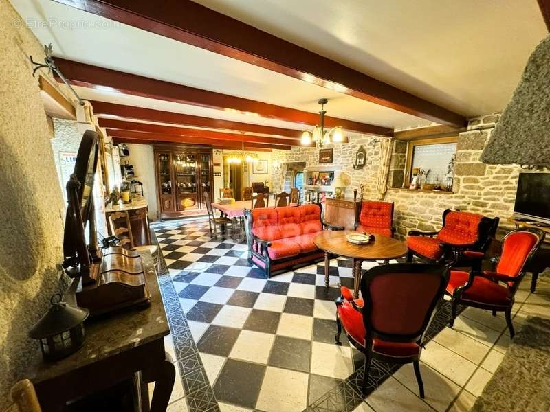 Maison à PLOUNEOUR-TREZ