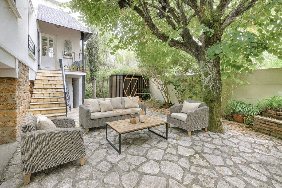 Maison à SAINT-MAUR-DES-FOSSES