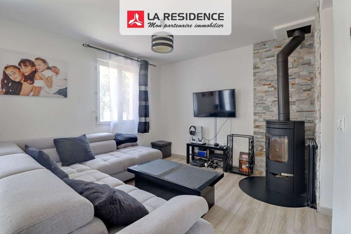 Maison à MAURECOURT