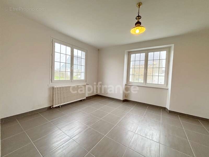 Maison à PLONEVEZ-PORZAY