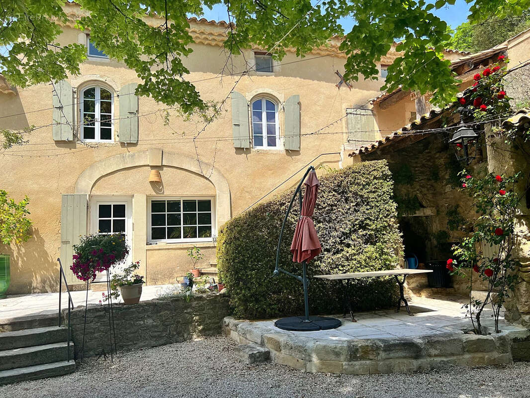 Proche de Grignan   Authentique Mas du XVᵉ siècle avec gîtes sur 4,3 hectares - photo 4