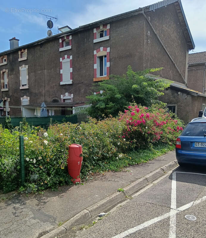 Sur la commune de RUSSANGE, maison mitoyenne F5. - photo 2