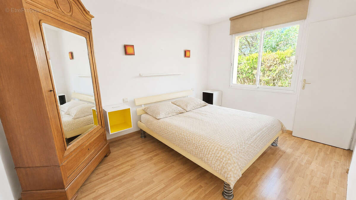 Maison de 152m2 hab avec terrain 1250 M2  sans vis à vis dans quartier calme LA ROCHE SUR YON - photo 4