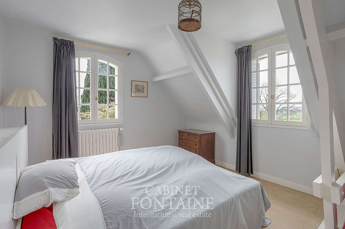 Maison à LE MONT-SAINT-ADRIEN