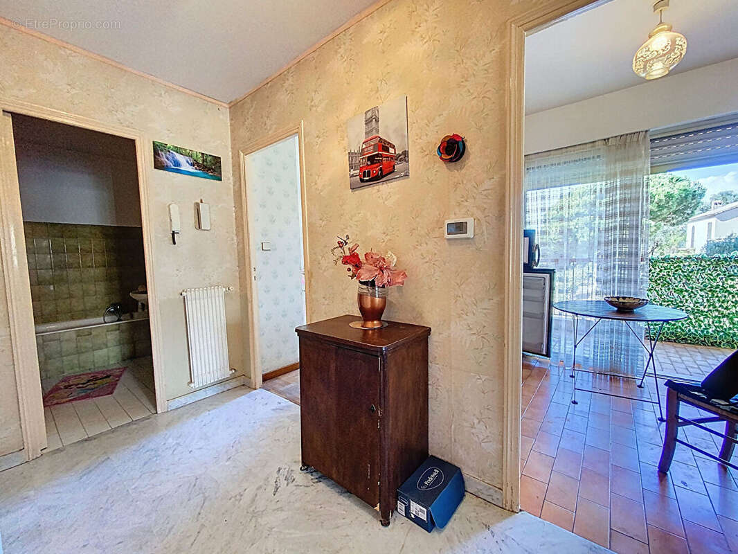 Appartement à SAINT-LAURENT-DU-VAR