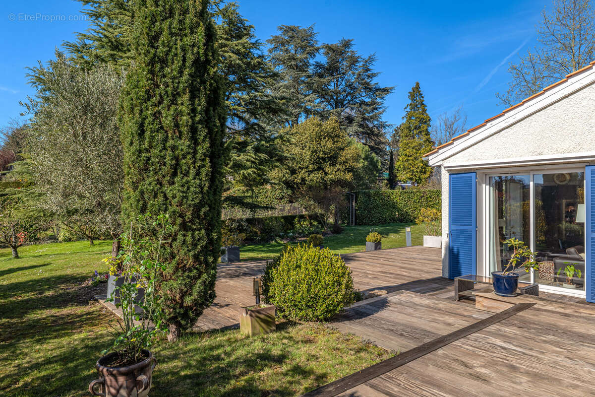 Maison à LA TOUR-DE-SALVAGNY