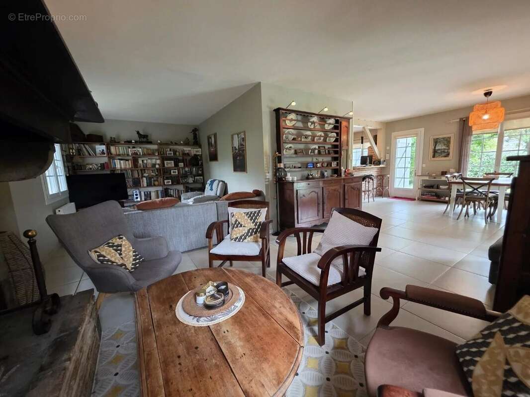 Maison à SAUGNAC-ET-CAMBRAN