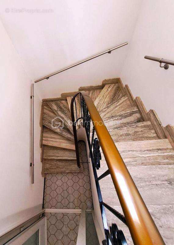 De l’espace, de la lumière et une maison parfaitement entretenue : découvrez un bien rare sur le secteur ! - photo 4