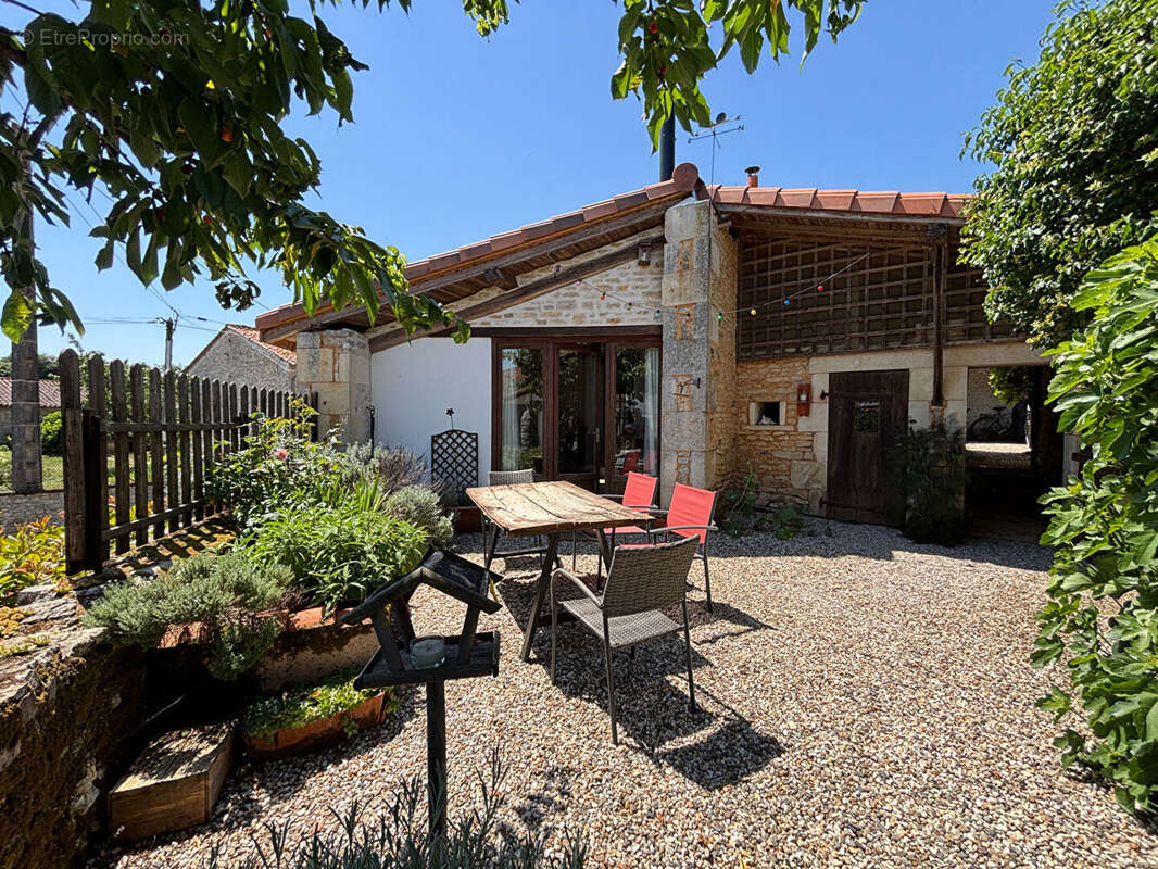 Maison à NANTEUIL-EN-VALLEE