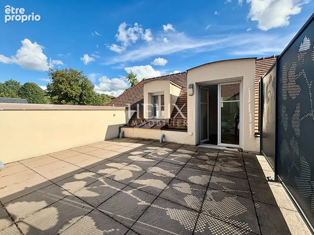 Photo Appartement à L'etang-La-Ville au prix de 650 000€