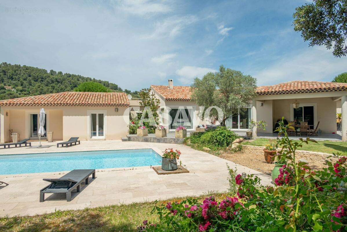 Vente Maison 6 pièces de 220m² - 13109 Simiane-Collongue - photo 3