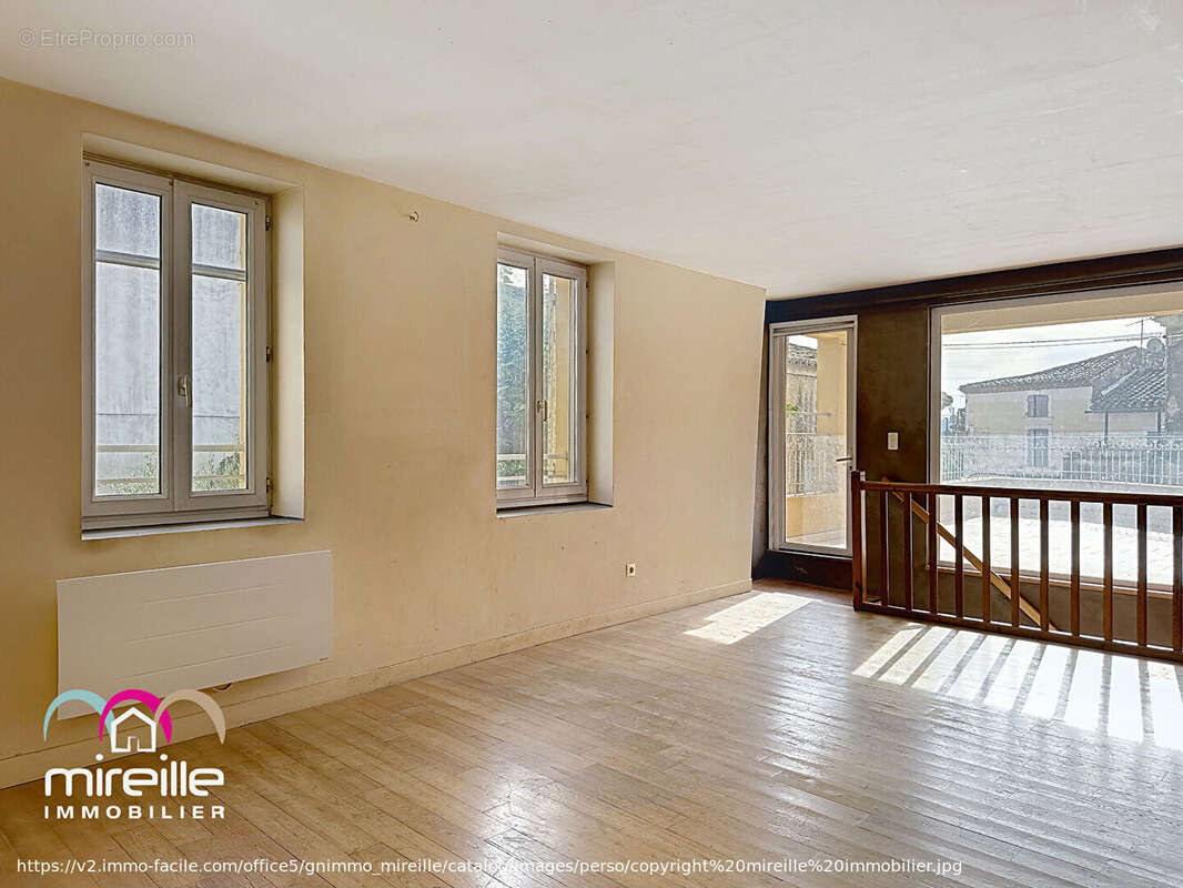 Maison à JONQUIERES-SAINT-VINCENT