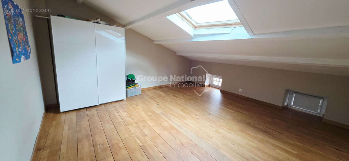 Appartement à BAGNOLS-SUR-CEZE