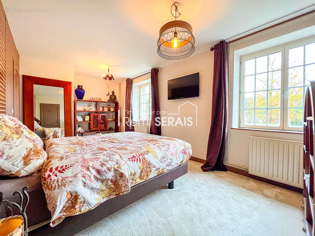 À vendre - Maison de caractère avec piscine et dépendance à Clécy, au coeur de la Suisse Normande - photo 9