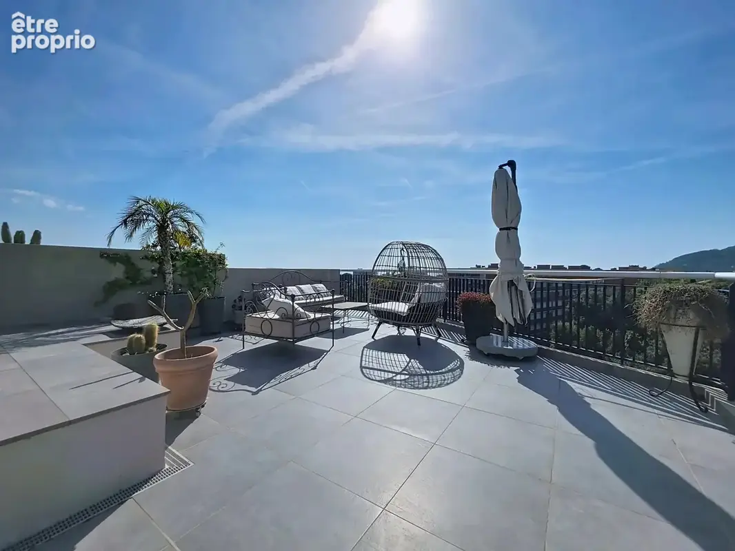 EXCEPTIONNEL : PENTHOUSE 110 m² avec 175 m² m² de terrasses - Vue mer - Double garage - photo 15