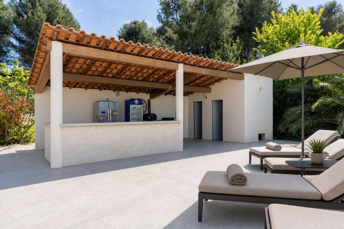 Maison 7 pièces avec grand jardin et piscine - photo 15