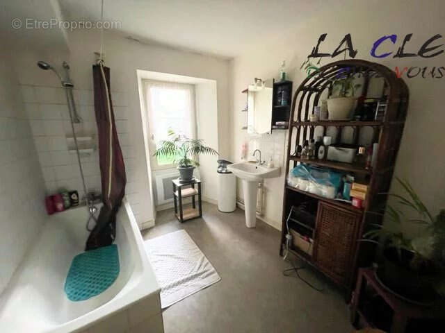 Appartement à COULONGES-SUR-L'AUTIZE