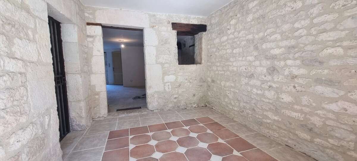 Maison à CASTELNAU-MONTRATIER