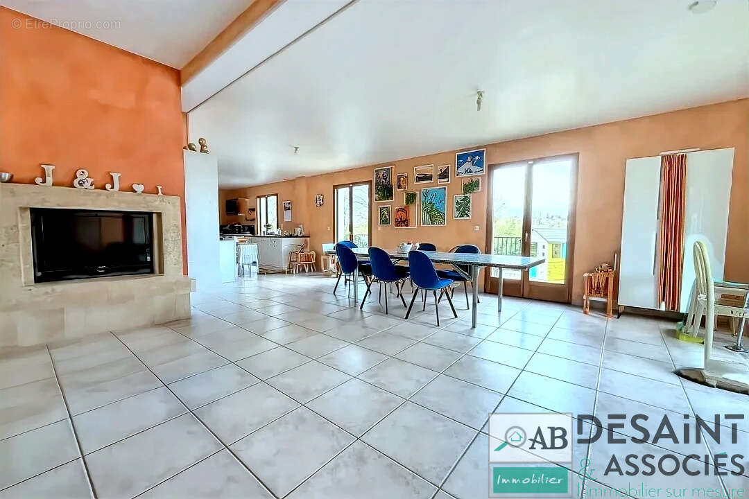 Villiers Sur Morin, à vendre, Maison individuelle 5 chambres au calme et proche de Disney, grand terrain de 25 - photo 3